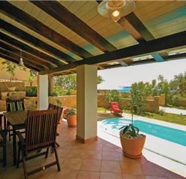 3 Bedroom Villa with Pool in Palit on Rab Island, Sleeps 6